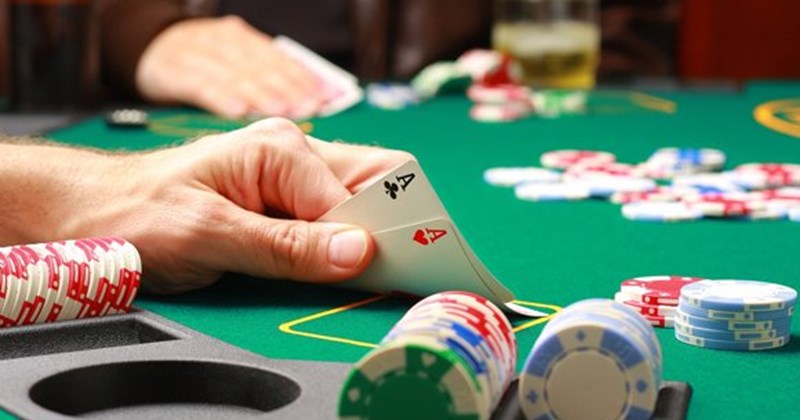 Điểm khác nhau giữa bài liêng và poker đổi thưởng