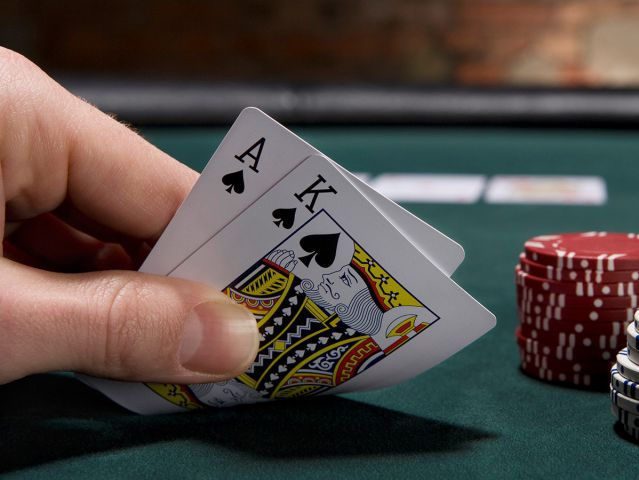 Ngũ linh và xì dách cái nào lớn hơn trong blackjack